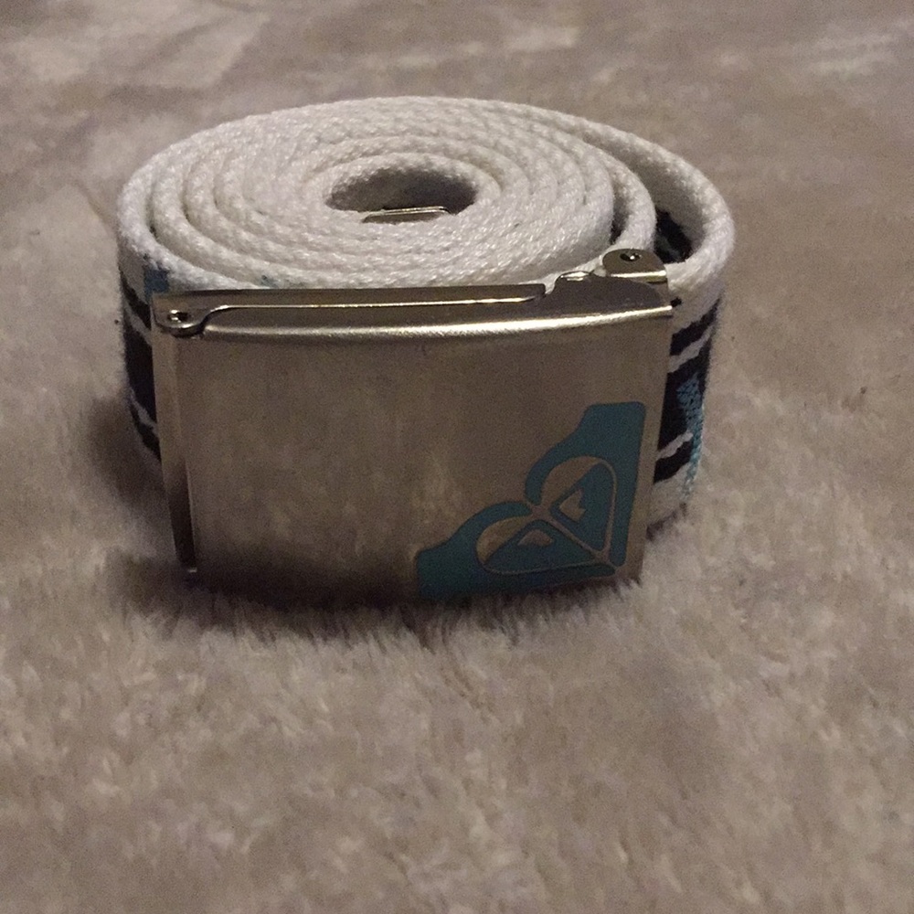Roxy brand belt